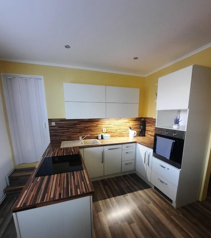 Apartman Sandra Valtice Exteriör bild